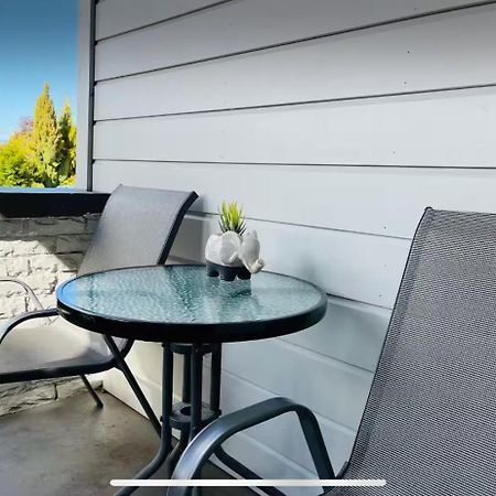 Modern Upstairs Apartment In Dunedin Central Exterior foto